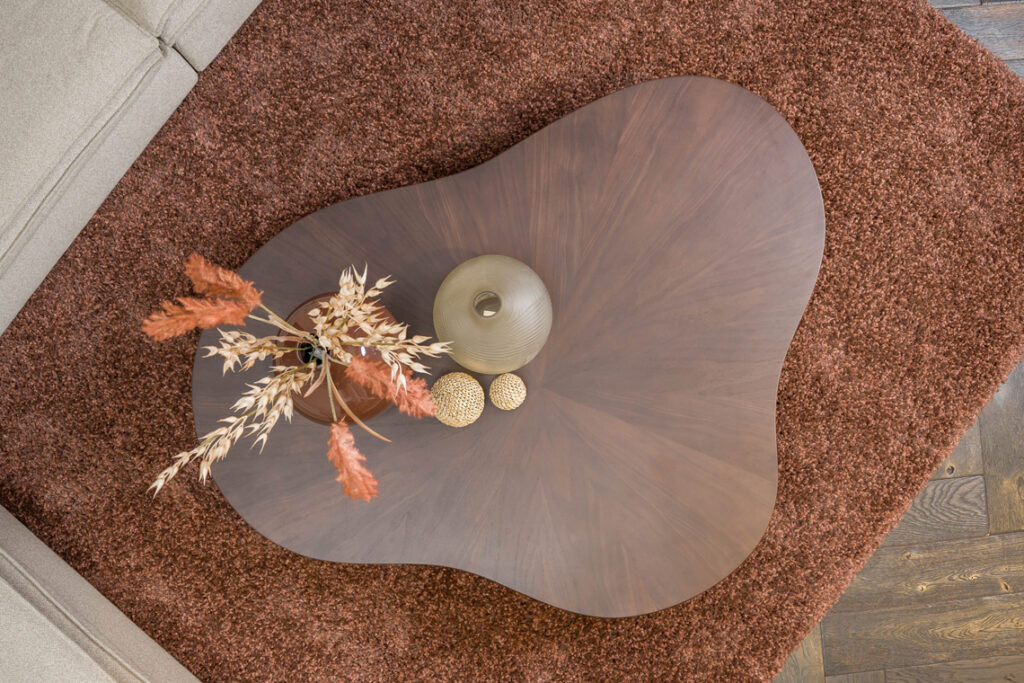 Organische tafel bruin hout