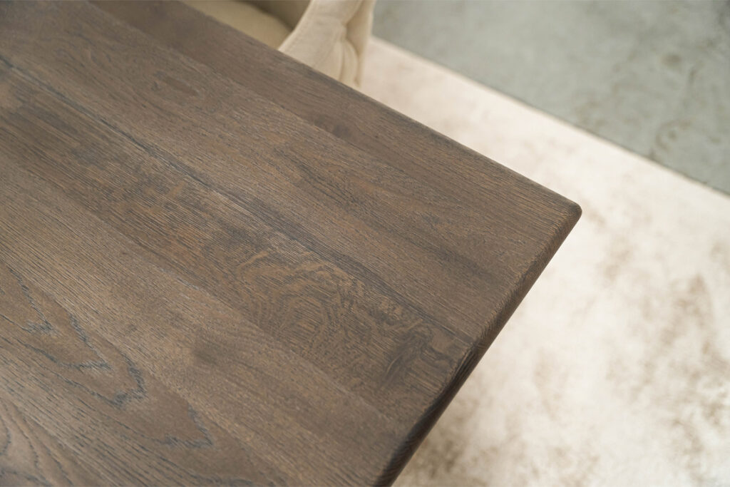 Druppelvormige eettafel punt bruin eiken