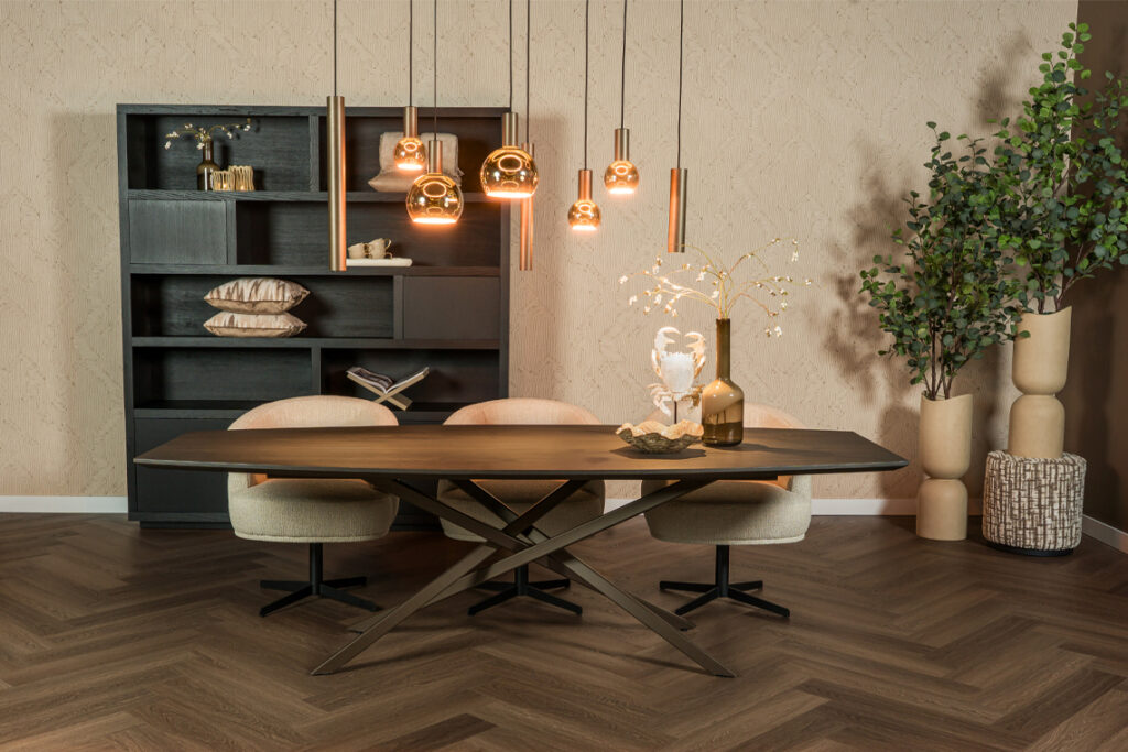 Eettafel hout eiken deens ovaal met metalen poot