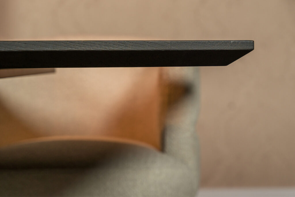Eettafel randafwerking verjongd eiken