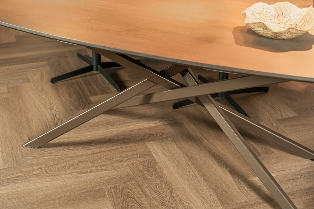 Metalen mikadopoot bruin eettafel