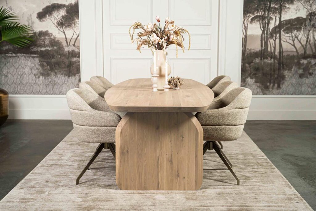 eiken houten tafel naturel kleur met rechte poten