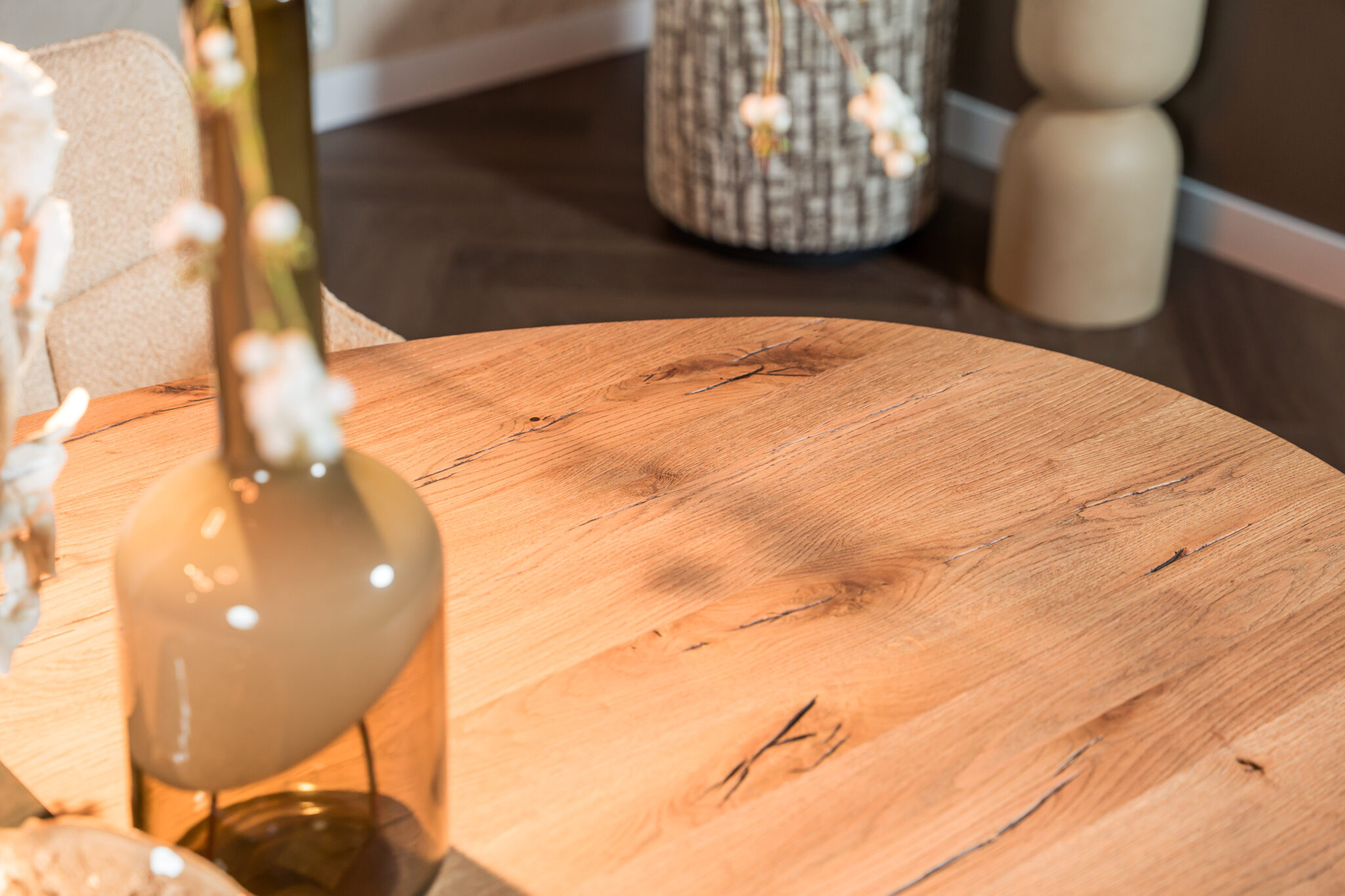 Hoe lang gaat een houten eettafel mee?