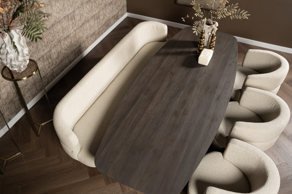 Hoe voorkom je dat een houten eettafel gaat scheuren?