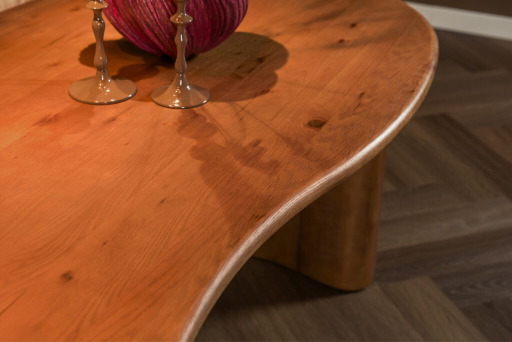 Unieke houten ronde vormen poot eettafel