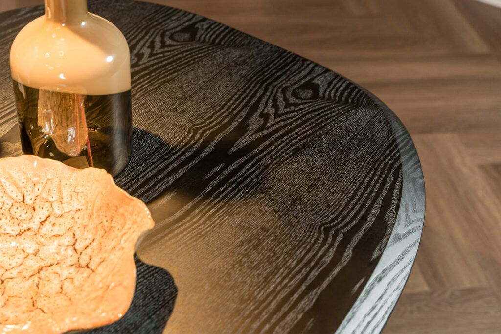 Ovaal ronde hoeken eettafel zwart eiken fineer, Brede ovale poot eettafel hout zwart