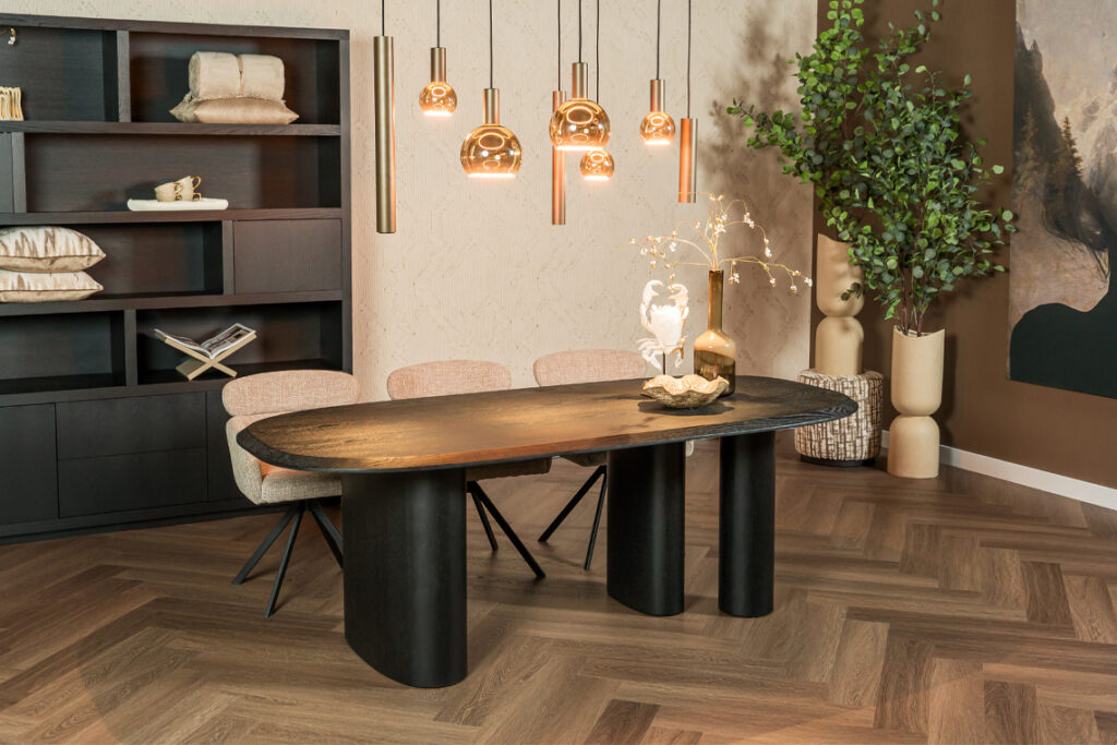 Eettafel eettafel ovaal eiken fineer zwart unieke poot