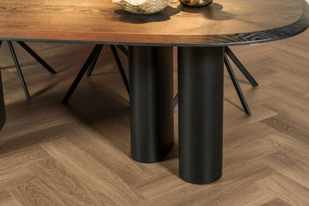 Ovaal ronde hoeken eettafel zwart eiken fineer, Brede ovale poot eettafel hout zwart