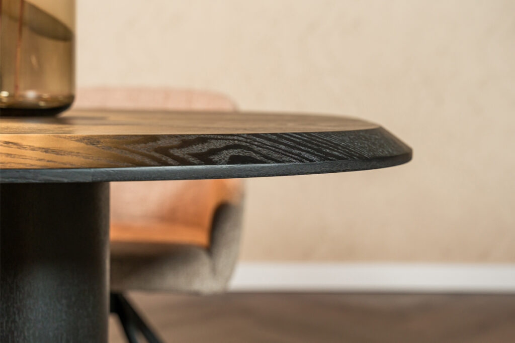 Ovaal ronde hoeken eettafel zwart eiken fineer
