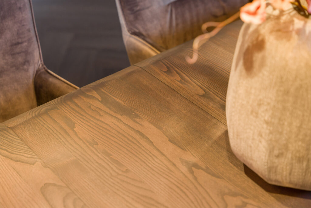 Hout donkerbruin eettafel