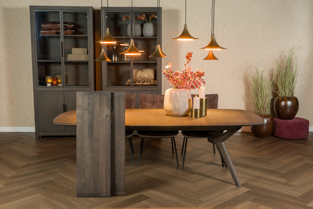 Planke om de tafel groter te verstellen